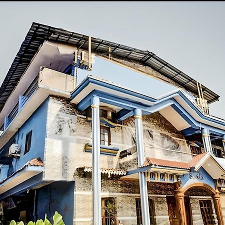 Hotel Savita Calangute Esterno foto