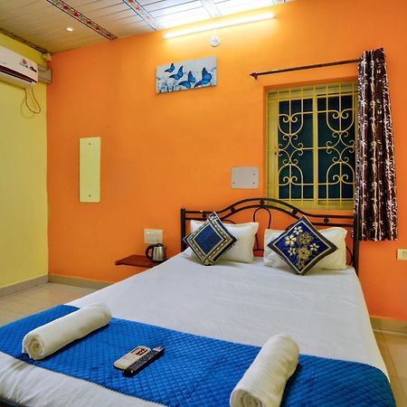 Hotel Savita Calangute Esterno foto